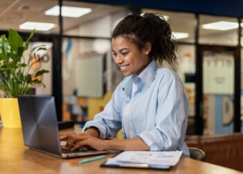 Programa Emprega + Mulheres entra em vigor e facilita contratação de mulheres
