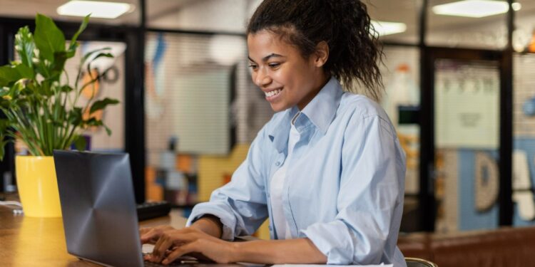 Programa Emprega + Mulheres entra em vigor e facilita contratação de mulheres