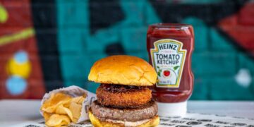 BURGER FEST CELEBRA 10 ANOS COM EDIÇÃO ESPECIAL DE 1 A 30 DE NOVEMBRO