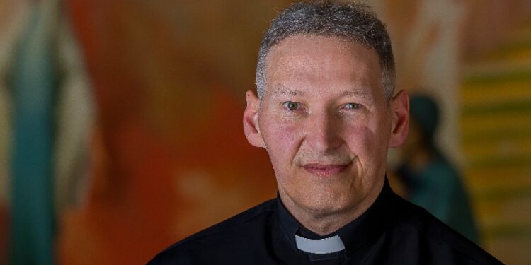 Padre Marcelo Rossi faz sessão de autógrafos no RioMar Fortaleza