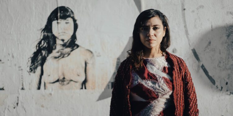 Espetáculo “VIOLETA, o canto de todos em todos os cantos” estreia temporada em Fortaleza