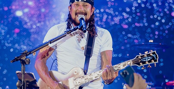 Bell Marques traz alegria e axé para Fortaleza no Flores Sunset