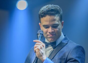 Marcos Lessa canta Roberto Carlos no Caravaggio Cucina&Vino nesta quarta-feira (28)