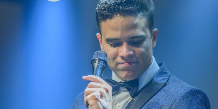 Marcos Lessa canta Roberto Carlos no Caravaggio Cucina&Vino nesta quarta-feira (28)