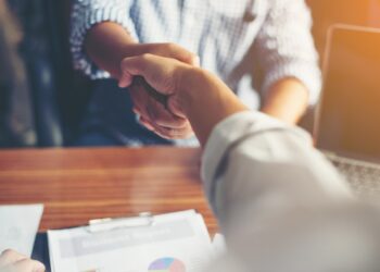 Especialista explica o que é preciso saber para realizar contratação temporária de pequenas e médias empresas