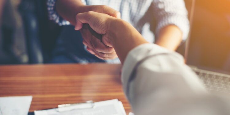 Especialista explica o que é preciso saber para realizar contratação temporária de pequenas e médias empresas