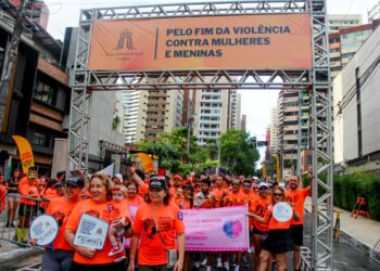 Corrida e Caminhada Pelo Fim da Violência Contra Mulheres e Meninas mobilizou milhares de pessoas neste sábado (3) em Fortaleza