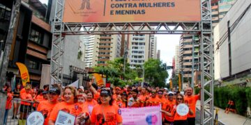 Corrida e Caminhada Pelo Fim da Violência Contra Mulheres e Meninas mobilizou milhares de pessoas neste sábado (3) em Fortaleza