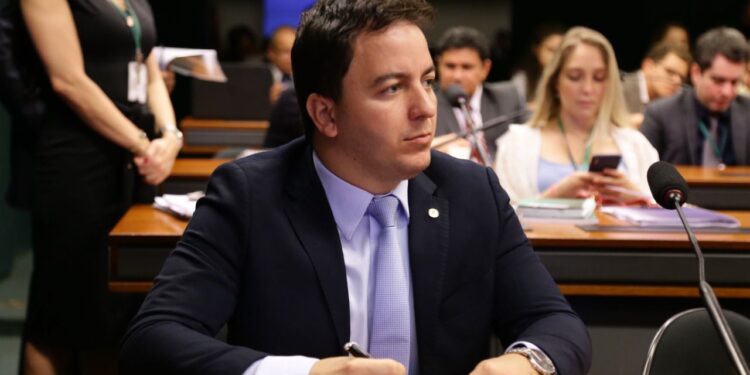 Célio cobrou ministérios da Educação e Economia a reposição de verbas para universidades do Ceará