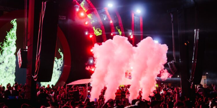 Festa Intro agita o público em Fortaleza com 12 horas ininterruptas de música eletrônica