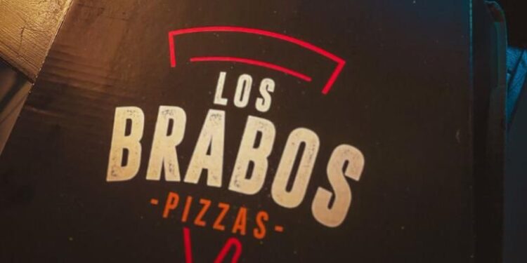 Pizzaria Los Brabos realiza ação de Natal com moradores em situação de rua