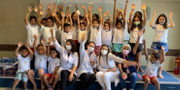 Alunos do Instituto Bom Vizinho recebem orientações de alunos de Nutrição da Unifor