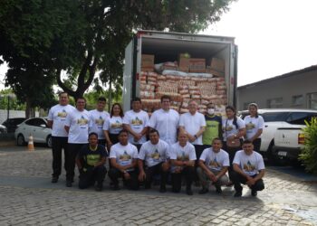 IPREDE recebe doações da campanha de Natal do Supermercado Guará