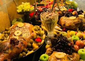 Aposta no fim de ano, famílias buscam rodízios de comida para o Natal