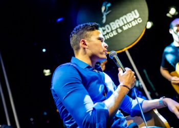 Em clima de verão, Marcos Lessa realiza show de Réveillon no Coco Bambu Iguatemi