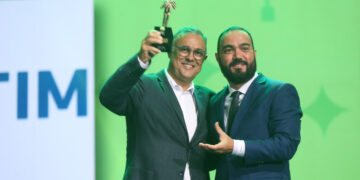 TIM Brasil conquista troféus por atendimento ao cliente no Prêmio Reclame Aqui 2022