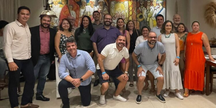 Com recepção de Victor Costa, Porto das Dunas Praia Hotel promove experiência de charme a figuras importantes do turismo