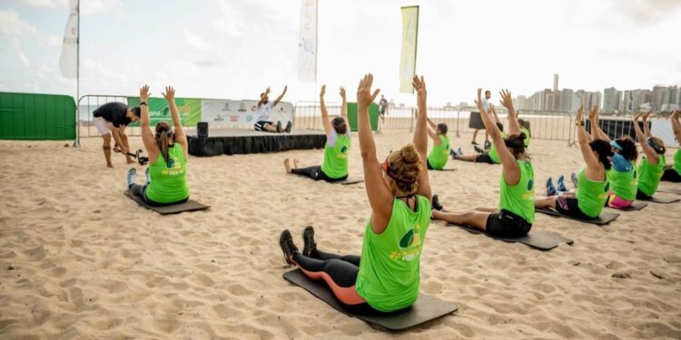 Pão de Açúcar oferece programação de atividades físicas gratuitas na Praia de Iracema neste fim de semana
