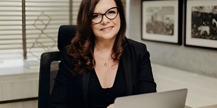 Advogada Joyceane Bezerra é a única mulher indicada na lista tríplice para cargo efetivo no TRE-CE