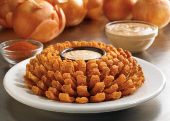 Outback promove a 16ª edição do Bloomin’ Day em parceria com a Make-A-Wish Brasil