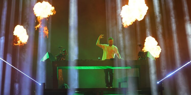 David Guetta retorna a Fortaleza e agita público com grandes sucessos