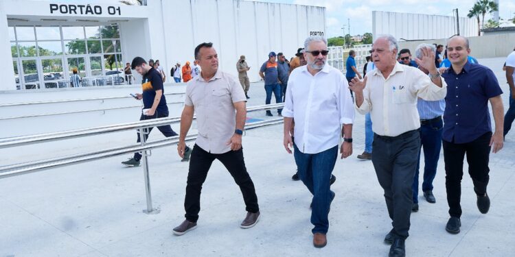 Presidente da FCF, Mauro Carmélio, realiza visita técnica para que Estádio Almir Dutra receba os jogos do Campeonato Cearense 2023