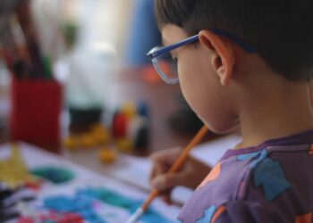 Associação Fortaleza Azul e Texugo Moda Praia promovem live para falar sobre a nova coleção criada por autistas 