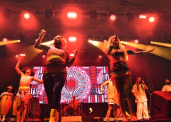 Com alguns dos maiores sucessos da música nacional, Bloquinho Goxtoso trouxe a animação do carnaval no último sábado (14)