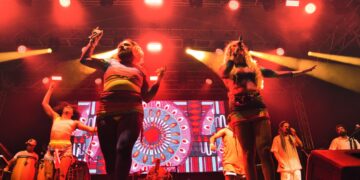 Com alguns dos maiores sucessos da música nacional, Bloquinho Goxtoso trouxe a animação do carnaval no último sábado (14)