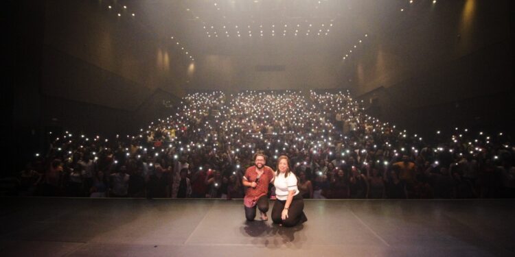 Moisés Loureiro lota teatro e encanta plateia em primeiro show do ano