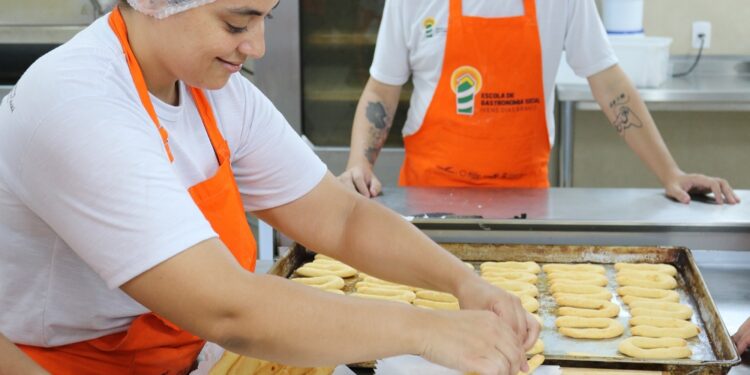 Escola de Gastronomia Social oferta 260 vagas para cursos gratuitos em fevereiro
