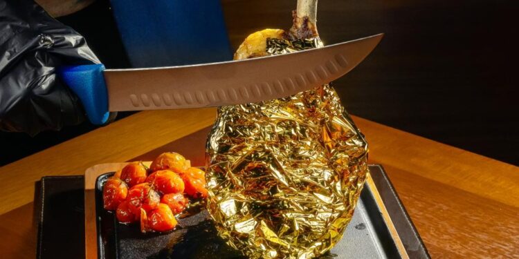 Churrascaria JP Steakhouse inova e traz carnes nobres com ouro 24k