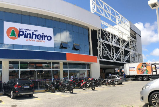 Supermercado Pinheiro Aquiraz celebra primeiro ano de atividades com programação festiva para clientes
