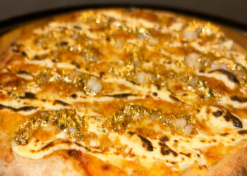 Pizzaria de Fortaleza inova e inclui em seu cardápio a pizza de ouro