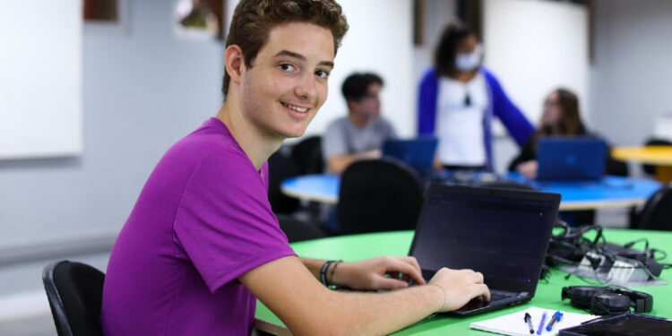 Diferenciais que abrem portas: Unifor oferece novos cursos de graduação presenciais e EAD em 2023.1