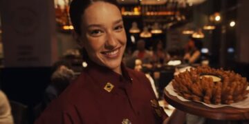 Outback lança campanha musical e incentiva que qualquer ocasião pode ser motivo de comemoração