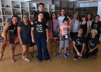 Associação Fortaleza Azul (FAZ) leva crianças e adolescentes autistas para o Museu da Fotografia Fortaleza 