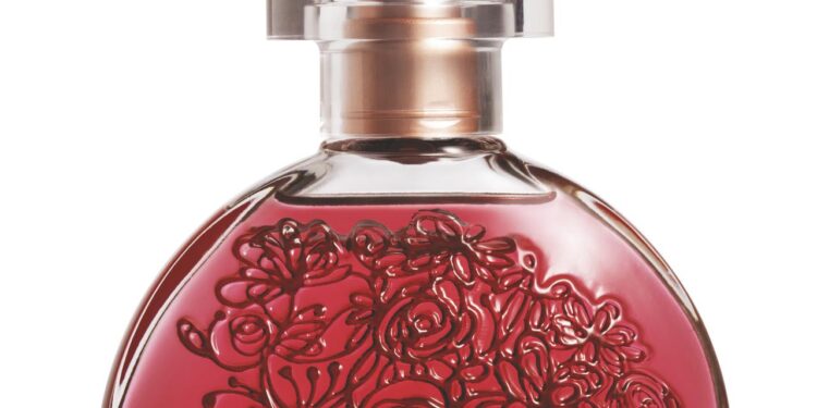 Floratta Red, clássico da perfumaria do Boticário, ganha versão mais moderna e sensual com Floratta Red Blossom
