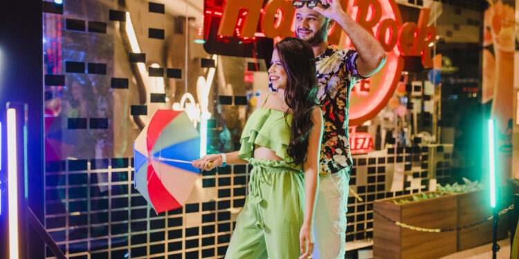 Carnaval indoor: Hard Rock Cafe promove carnarock para pais e filhos