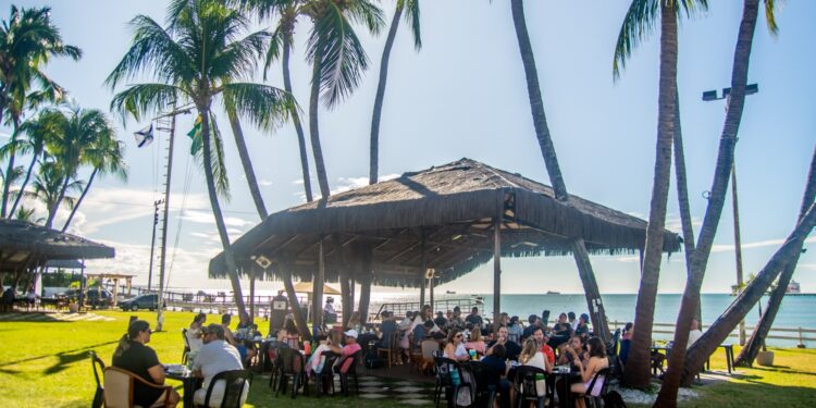Iate Clube promove programação musical no final de semana com DJs de renome da capital