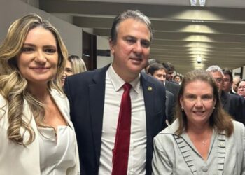 Deputada Federal Fernanda Pessoa e ministro da Educação, Camilo Santana, prestigiam posse da senadora Augusta Brito