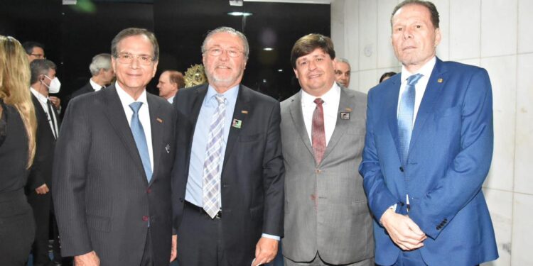Empresários cearenses prestigiam posse de Camilo no Senado