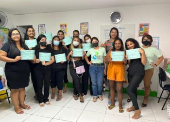 A empresária do ramo da Estética Joyce Oliveira realiza uma série de cursos e workshops gratuitos para mulheres em situação de vulnerabilidade em Fortaleza.