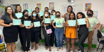 A empresária do ramo da Estética Joyce Oliveira realiza uma série de cursos e workshops gratuitos para mulheres em situação de vulnerabilidade em Fortaleza.