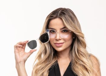 Semana da Mulher: Ferrovia Eyewear promove ação de encantamento, sckincare e entrega de brindes em suas lojas