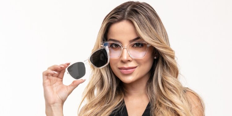 Semana da Mulher: Ferrovia Eyewear promove ação de encantamento, sckincare e entrega de brindes em suas lojas