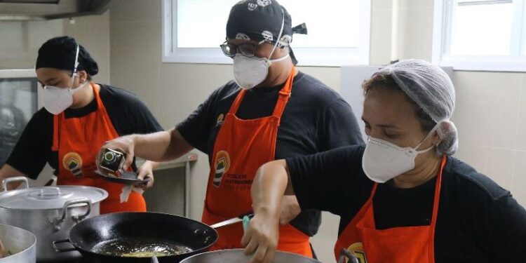 Escola de Gastronomia Social participa do Banquetaço 2023, movimento nacional em defesa do direito humano à alimentação adequada e saudável
