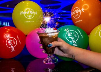Hard Rock Cafe Fortaleza completa 4 anos e celebra com show especial de Diogo Portugal