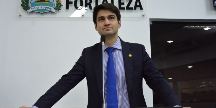 Vereador Pedro Matos solicita sessão solene em homenagem aos 30 anos do Fortal