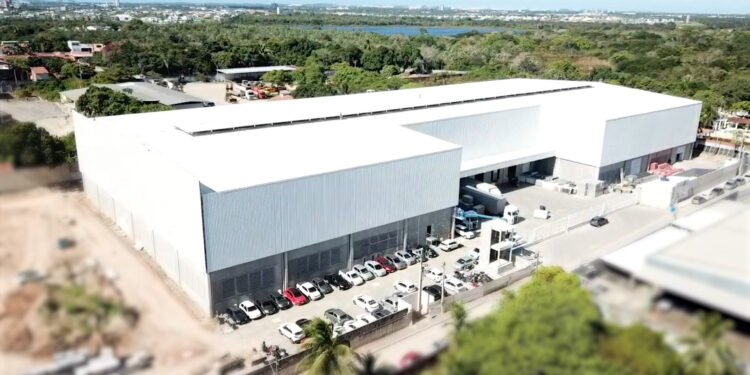 Empresa de energia solar lança programa de contratação com vagas afirmativas para mães